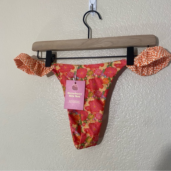 STRAWBERRY MILK MOB NWT Citrus Kiss Ruffle Bikini Bottom Sz Large Pink - Picture 1 of 6